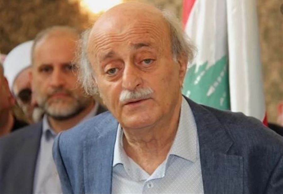 جنبلاط يعلق على دعم الجامعة الأميركية واليسوعية للحراك