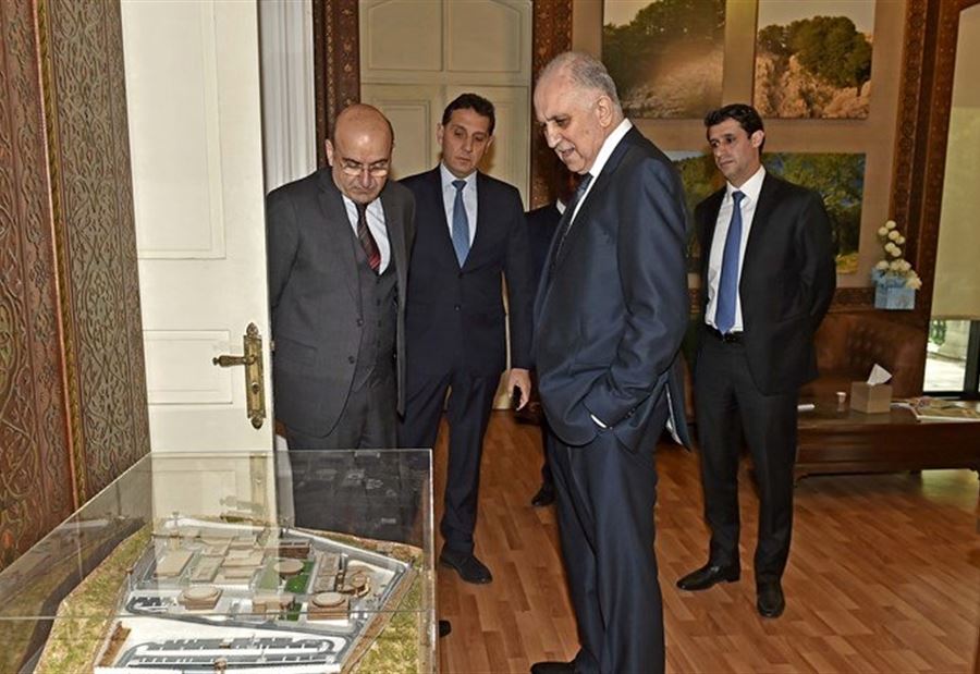 وزير الداخلية "يُفاجِئ" الضباط والموظفين.. و"توجيهات"