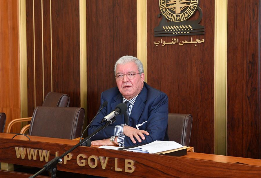 تغريدةٌ من المشنوق لـ "من لم يتعلّم من دروس التاريخ"