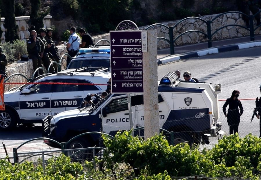 بعد اعتقال شقيقته... سَلّم نفسه للشرطة الإسرائيلية!