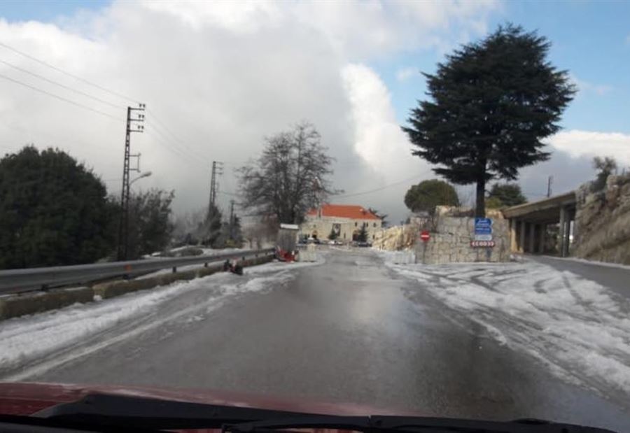 بالصورة: تسهيل حركة المرور على طريق عام عنايا بالصورة: تسهيل حركة المرور على طريق عام عنايا