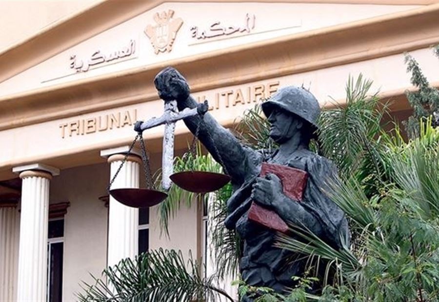 محتجون يقطعون الطريق أمام المحكمة العسكرية
