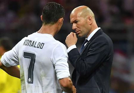 رئيس ريال مدريد يصالح رونالدو وزيدان بمفاجأة