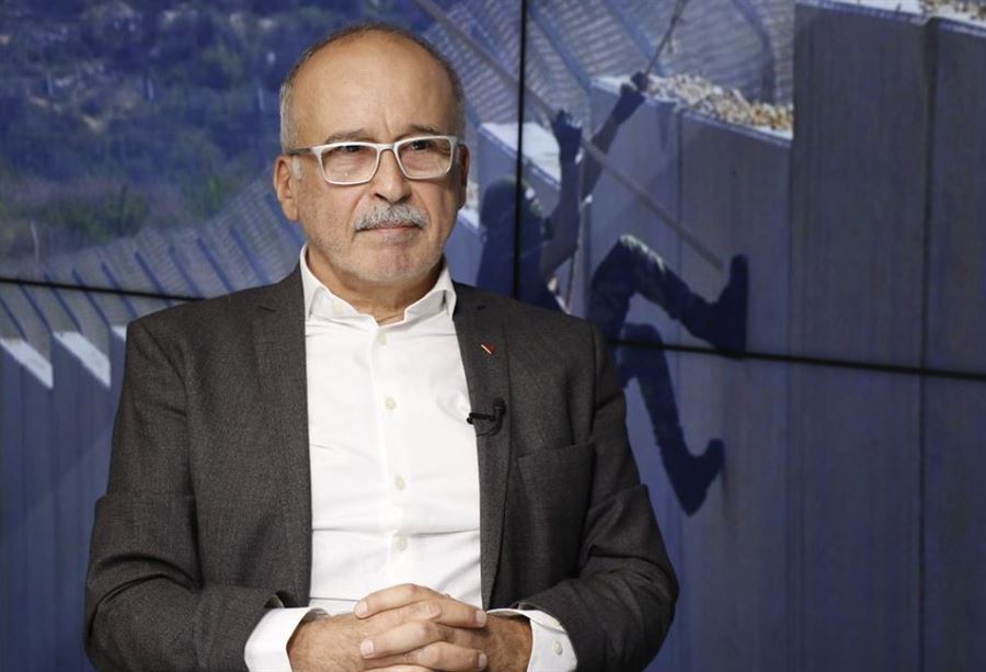 بيار أبي صعب: جعجع سيمسح الأرض بـ باسيل! 