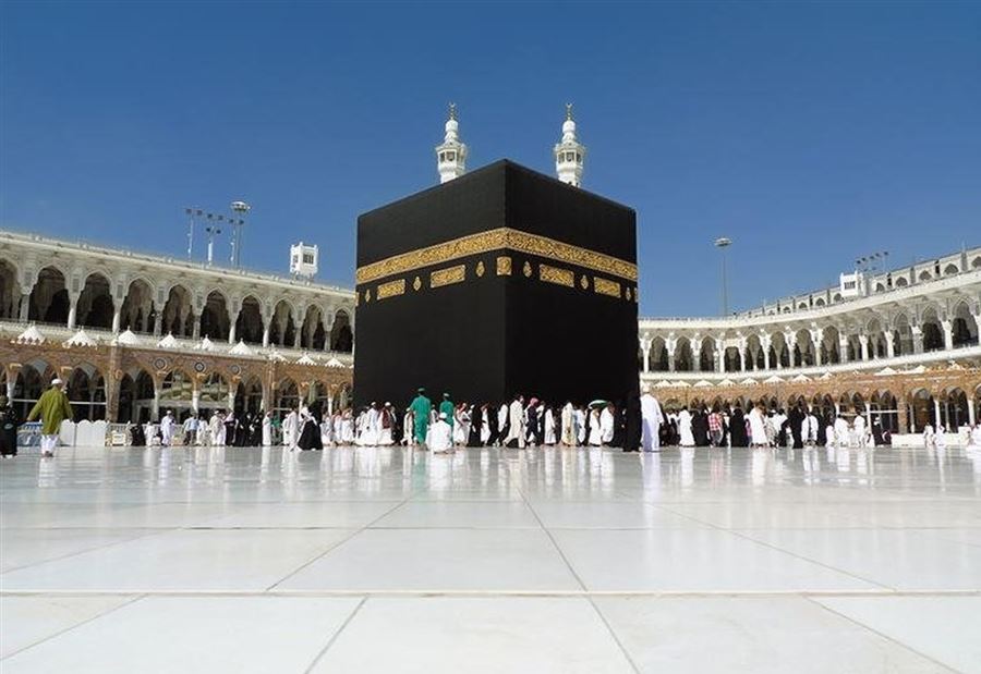 بالصور: "تعقيم" الحرم المكي 4 مرات يوميًا