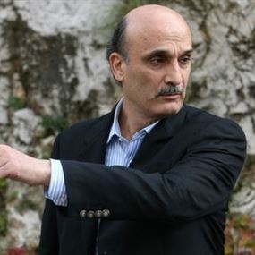 جعجع يملك مفتاح الحل: عون للجمهورية الحريري للحكومة!
