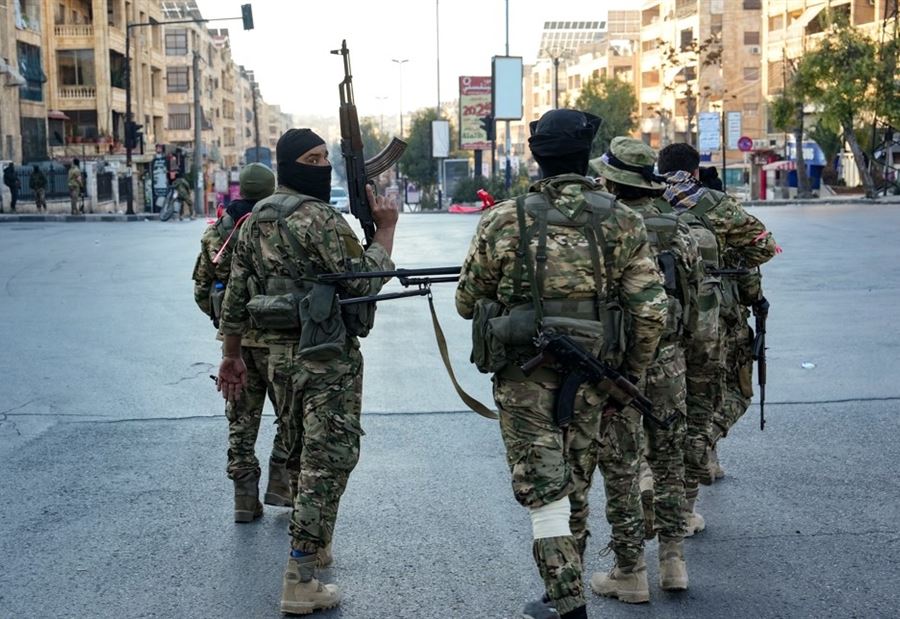 بعد رفض تسليم الأسلحة... حملة أمنية ضد "فلول الأسد"