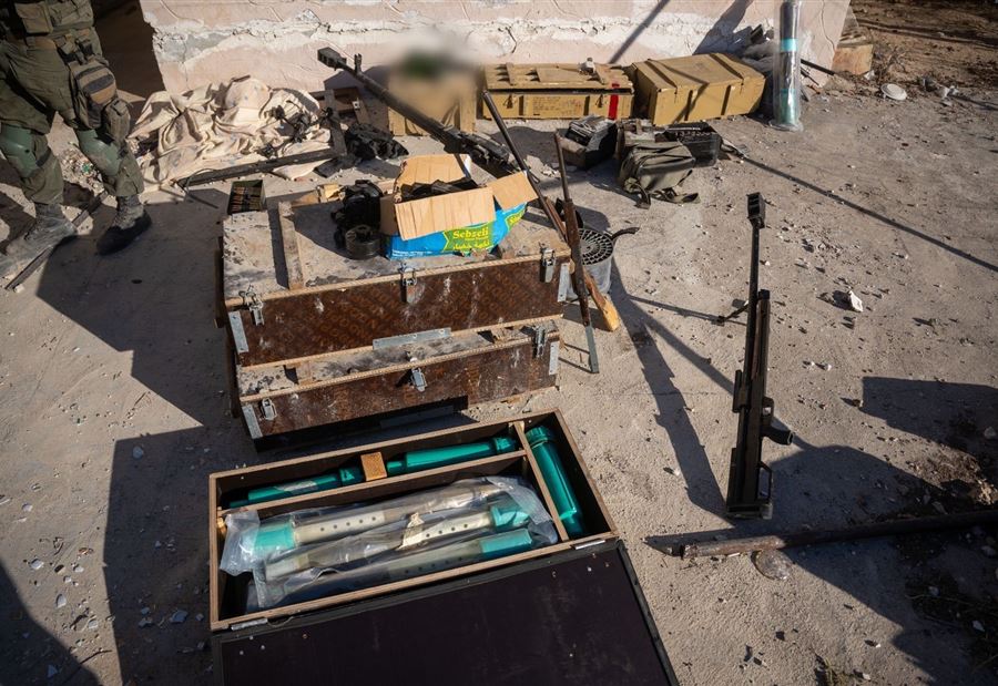 "داخل مسجد في حي سكني"... إسرائيل تزعم اكتشاف مستودع أسلحة (فيديو) "داخل مسجد في حي سكني"... إسرائيل تزعم اكتشاف مستودع أسلحة (فيديو)