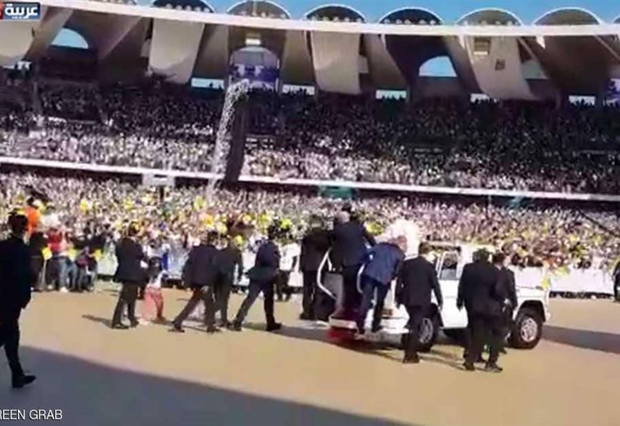 بالفيديو.. البابا فرنسيس يفاجئ حراسه وسط صراخ الآلاف