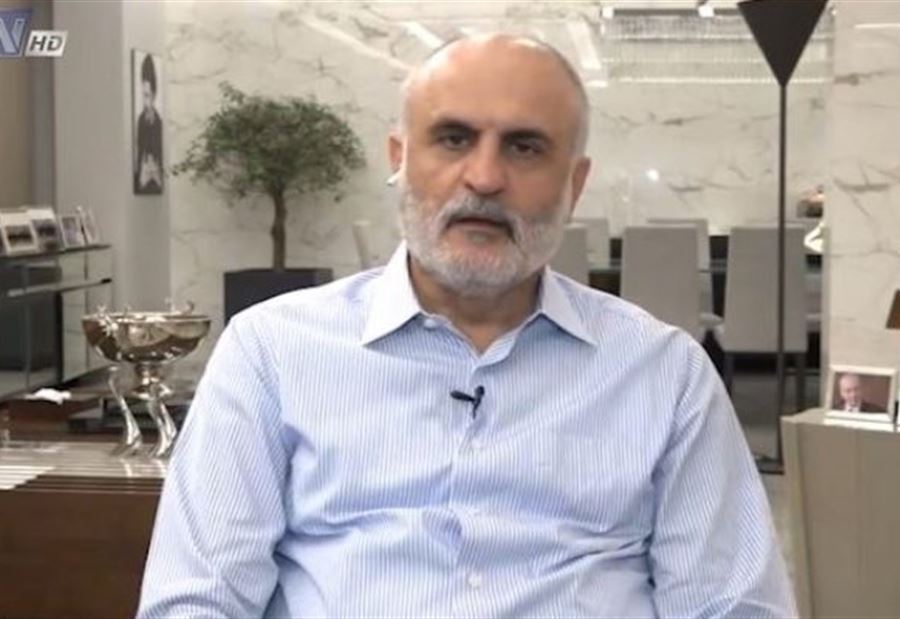 ماذا أبلغ الخليلان أديب؟ 