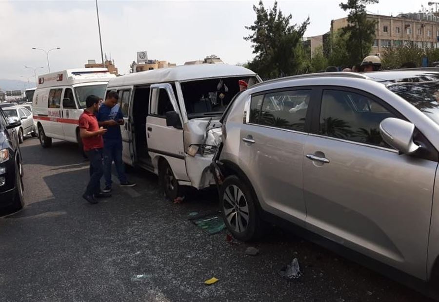بالصور: 8 جرحى بحادث مروّع على اوتوستراد جبيل