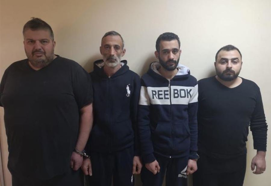 بالصورة: عصابة تزوير شهادات وأختام عائدة لوزارات