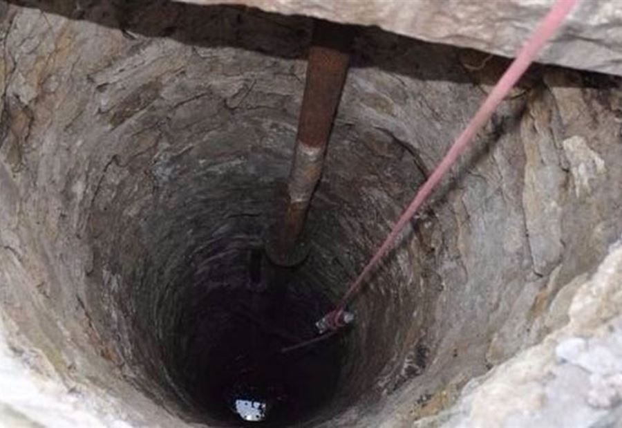 سقطوا داخل بئر في بخعون!