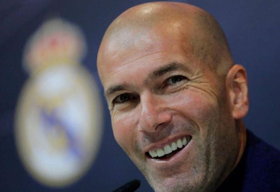 زيدان "يُلمح" إلى إمكانية مغادرة ريال مدريد
