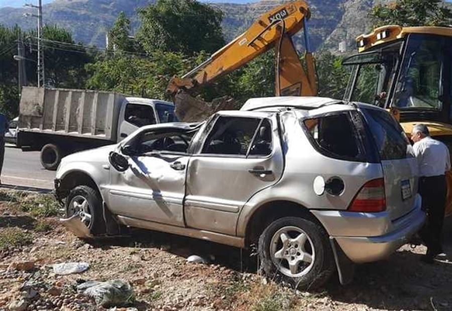 جريحان بإنقلاب سيارة في الضنية 