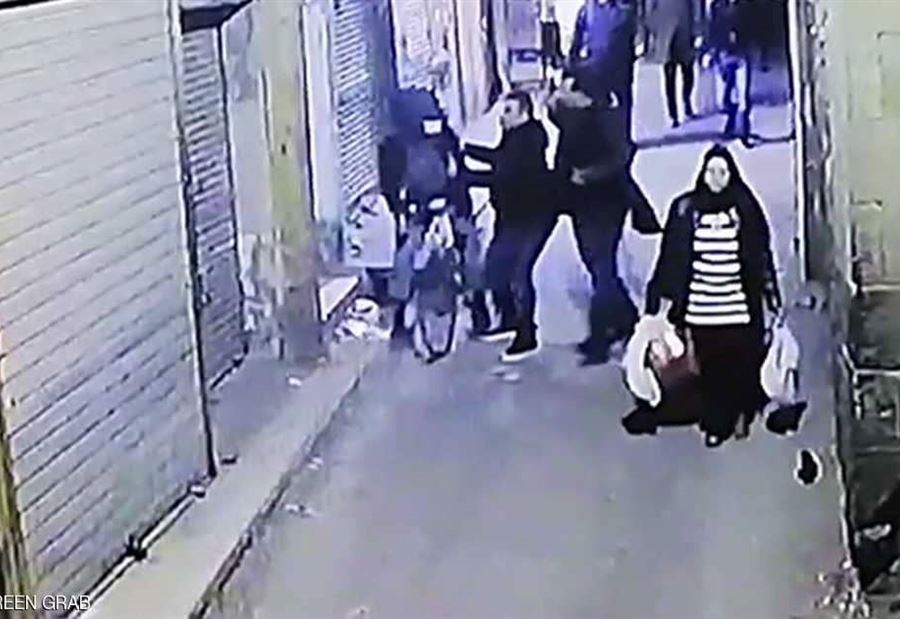 اللقطة "المروعة".. فيديو لحظة تفجير "إرهابي" نفسه بوسط القاهرة