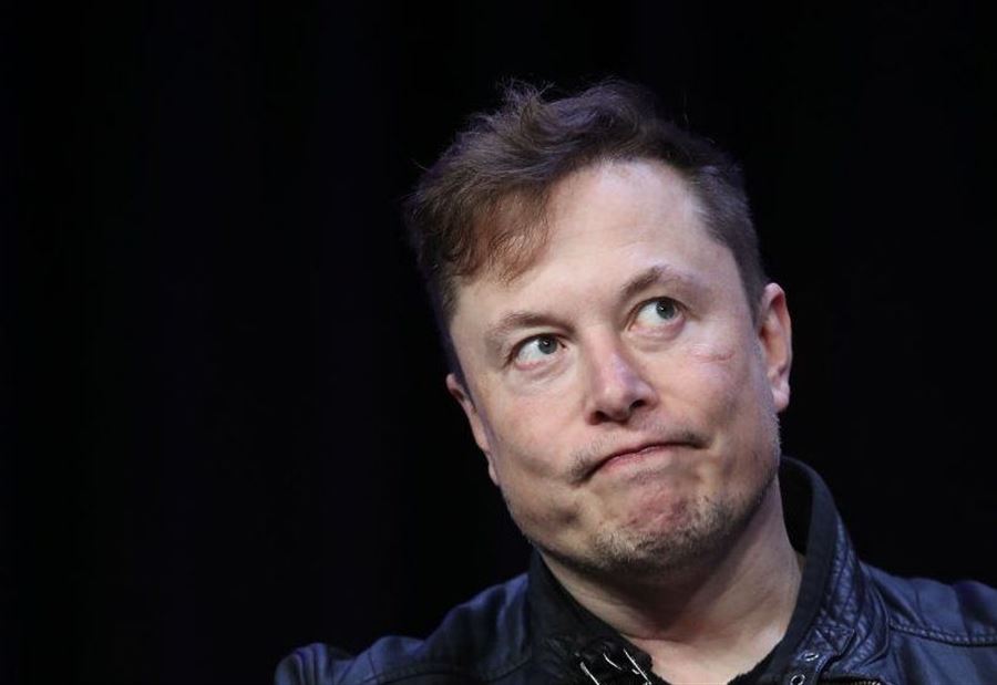 معركة ماسك و"تويتر" مستمرة... هل تجبره المحكمة على شراء الشركة؟