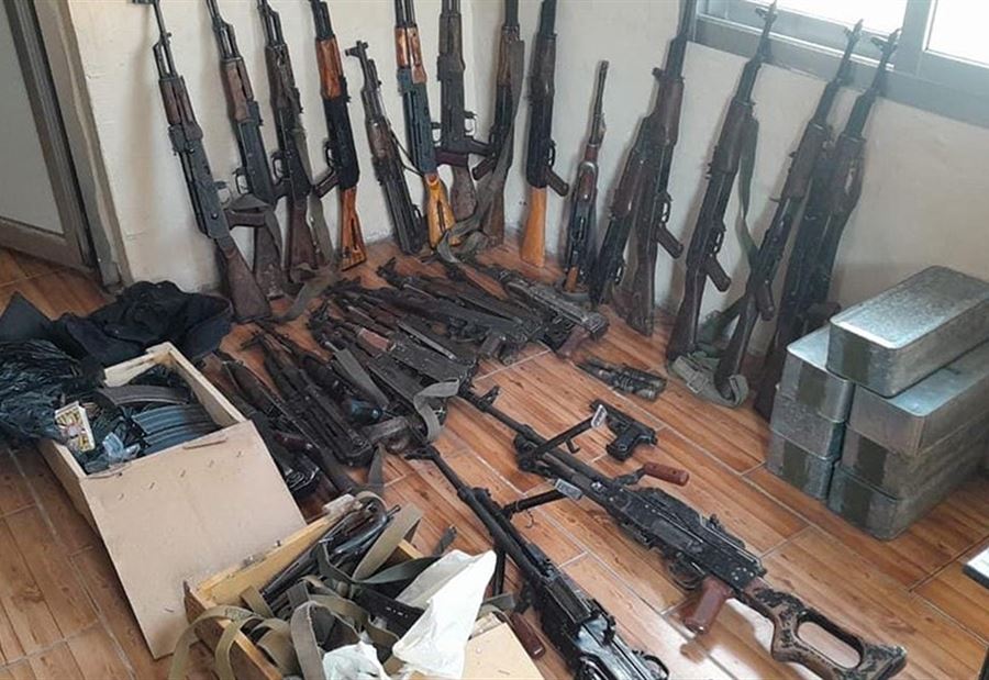 "ضبط أسلحة وذخائر"... "الجيش" يوقف شخصين في البقاع  (صور)