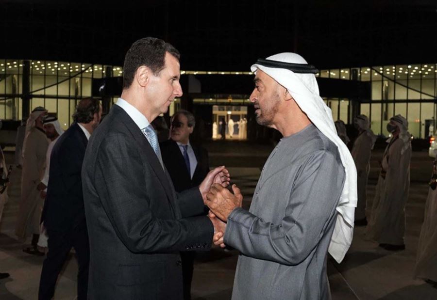 الأسد بين حضنين... "هامش مناورة" محدود وتغيير في "التكتيك"