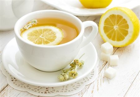 13 فائدة صحية مذهلة لشاي الليمون