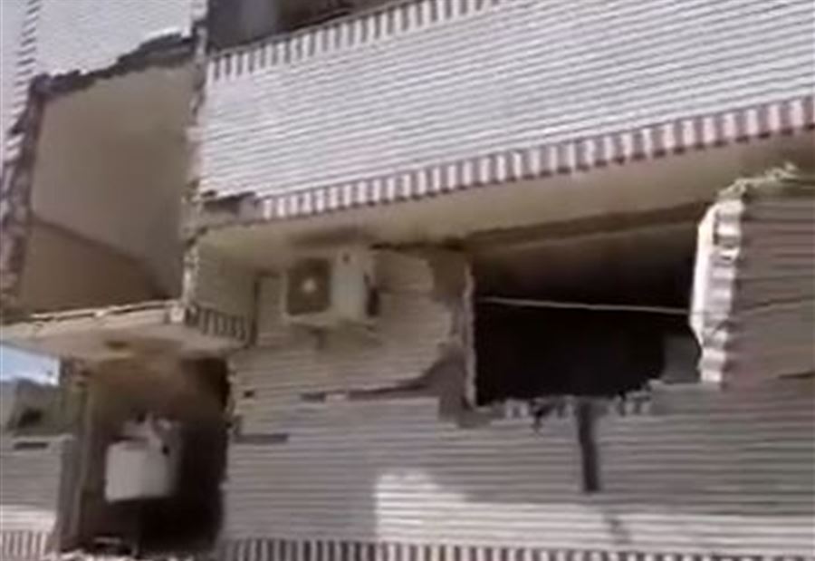 هجوم مفاجئ... بالفيديو: مسلحون يفجرون قنبلة في مبنى حكومي بإيران
