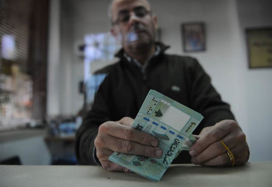 الصرّافون يعلنون الإضراب...