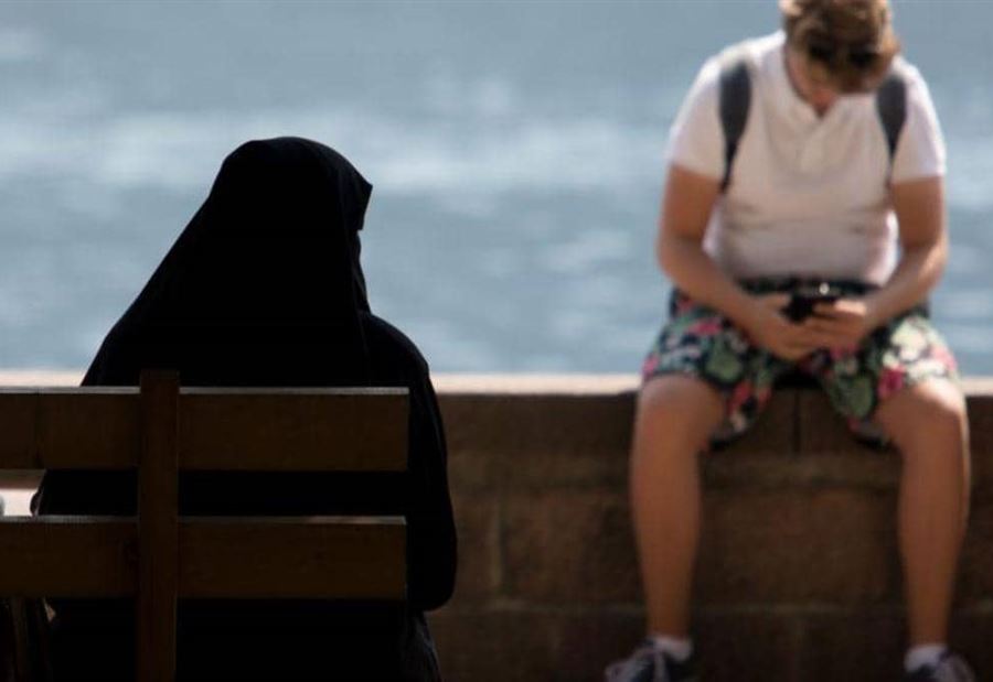 النمسا تقر مشروع "قانون منع ارتداء الحجاب" في المدارس