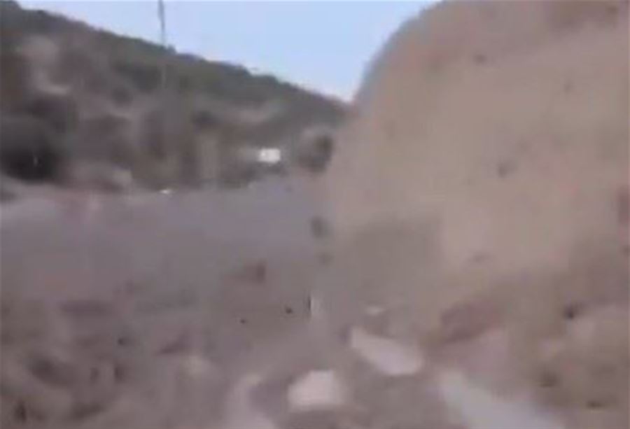 تصعيد عابر للحدود... غارة إسرائيلية تُشل الحركة على طريق المصنع! (فيديو)