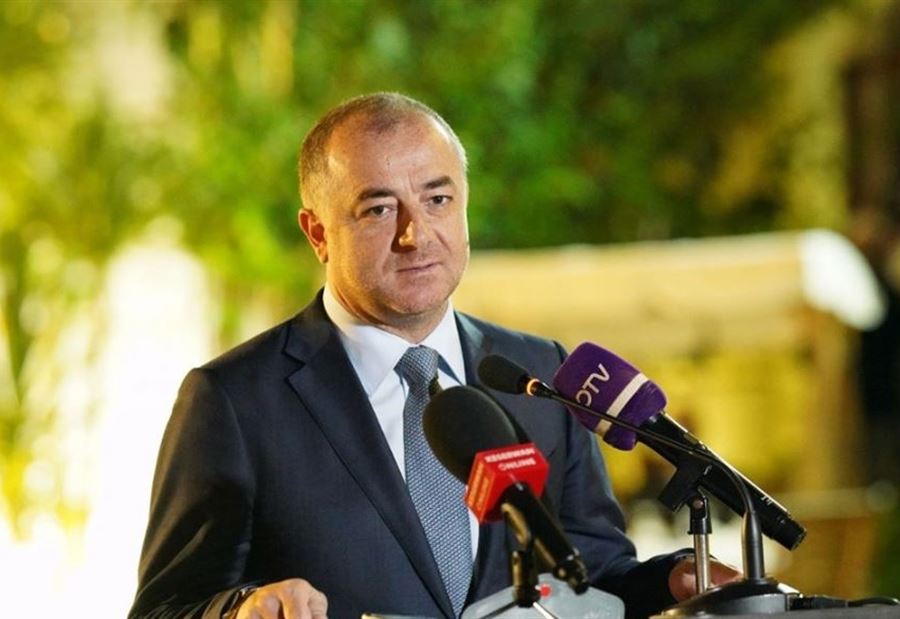 بوصعب يُغرِّدُ خارِجَ سربِ المُزايدين!!!