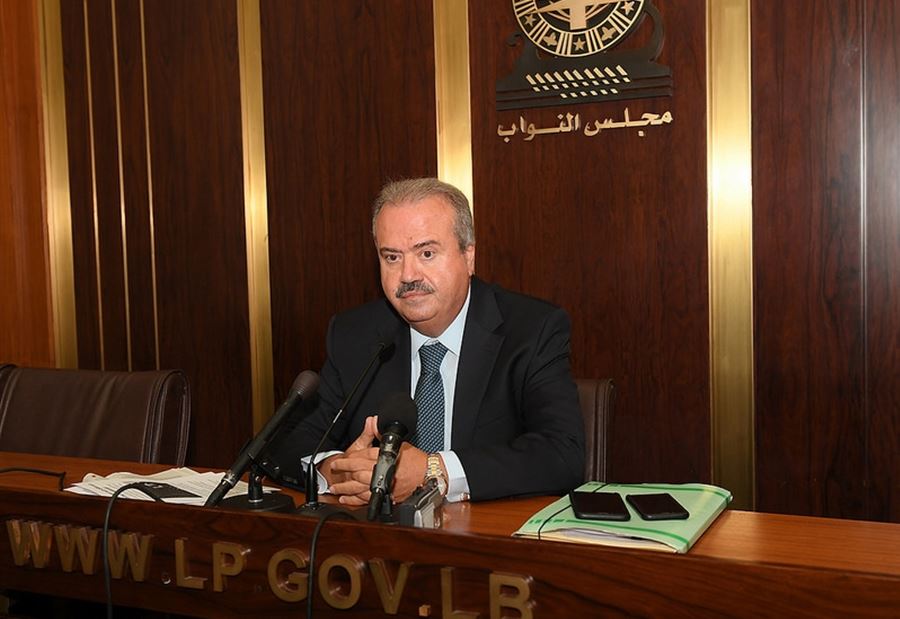 تعديل قانون منع التدخين في الأماكن العامة؟