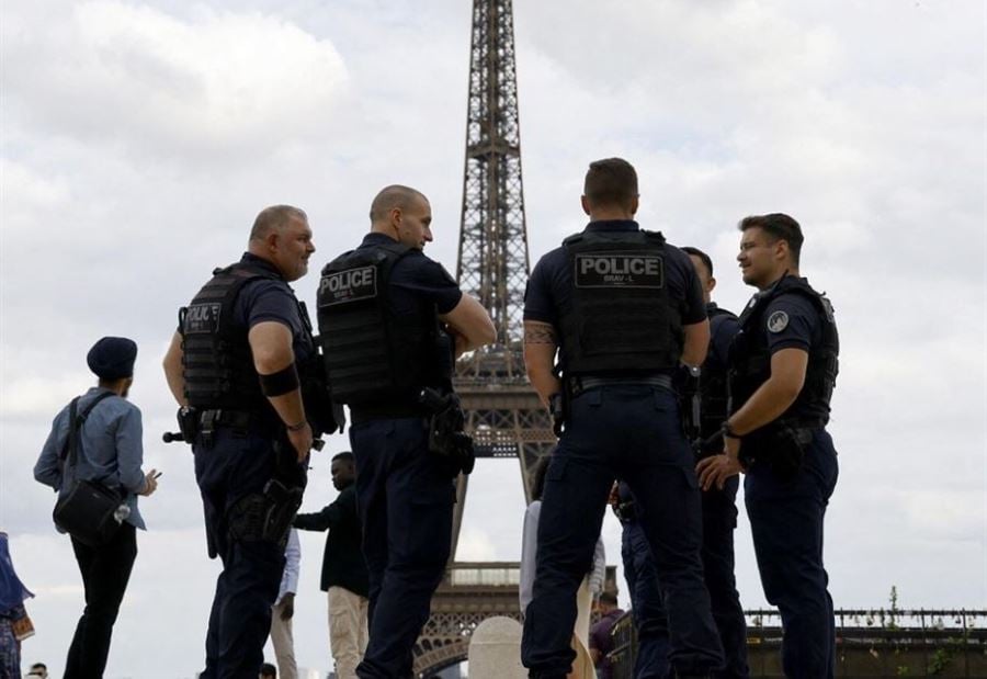 إخلاء برج إيفل إثر إنذار أمني... ماذا يحصل في فرنسا!؟