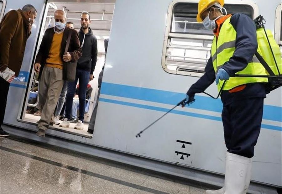 "كورونا" ينتشر عبر لمس الأسطح!