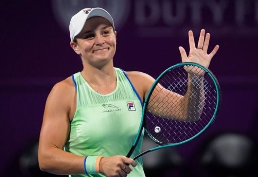 لاعبة التنس الأولى عالمياً تنسحب بسبب "كورونا"