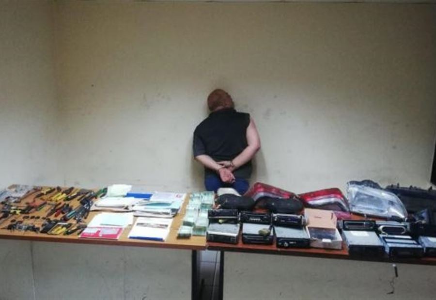 بالجرم المشهود.. توقيف سارق "إكسسوارات" سيارات في المتن بالجرم المشهود.. توقيف سارق "إكسسوارات" سيارات في المتن