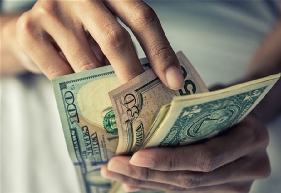 بعد قرار الحكومة.... إنخفاضٌ ملحوظٌ بسعر الدولار