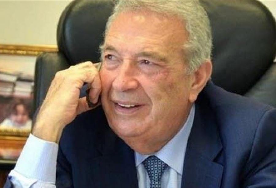 بالفيديو: تظاهرة  "منددة" أمام منزل سمير الخطيب 