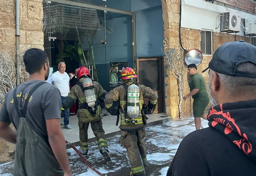 بالصور: حريق داخل مطعم في البترون