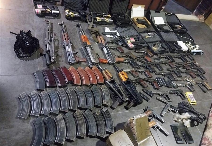 في البقاع وبيروت... "الجيش" يوقف 22 شخصاً ويضبط أسلحة! (صور)