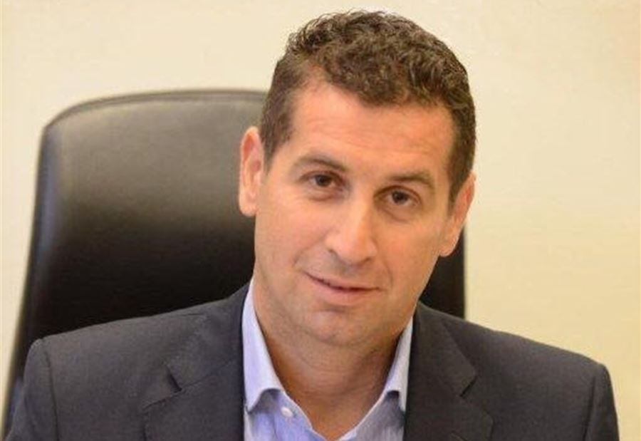 نائب التيار يستشهد بـ "حافظ الاسد"