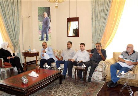 الحريري تابعت مع وفد من عين الحلوة أوضاع المخيم