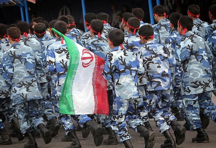  14 مليون تلميذ إيراني "جاهزين للقتال"