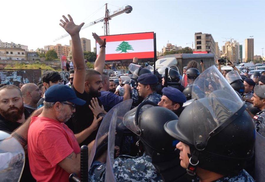 بالفيديو: اشكال كبير على جسر الرينغ وسقوط جرحى