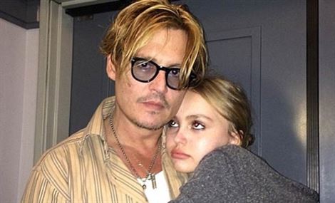 جوني ديب يدعم ابنته بعد اعترافها بميولها الجنسية 