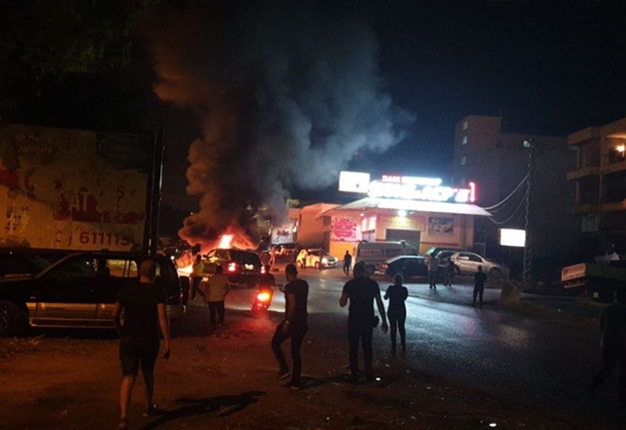 بالفيديو: محتجون يقتحمون معمل الذوق  بالفيديو: محتجون يقتحمون معمل الذوق