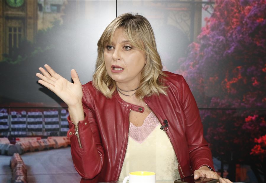 كلودين عون "تخرج عن صمتها"