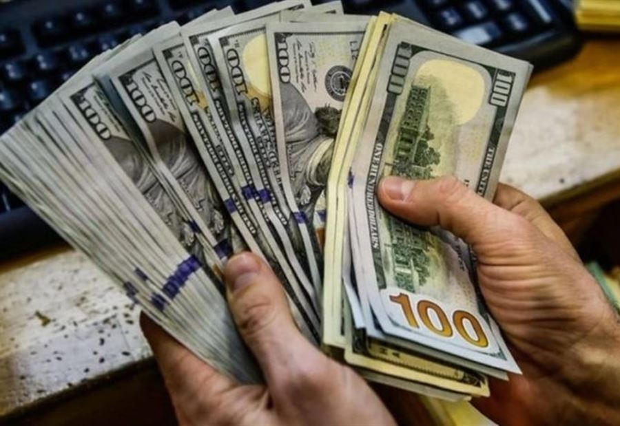 الدولار الأميركي يهوي لأدنى مستوى