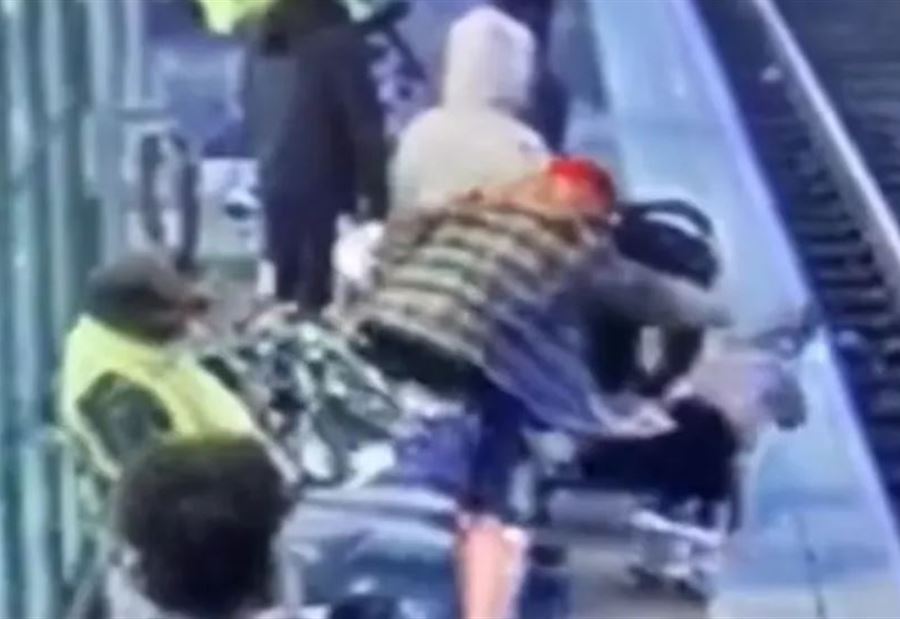 فيديو "صادم" لطفلٌ أميركي "يواجه الموت" على قضبان المترو!