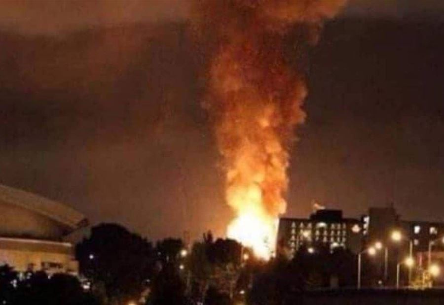 انفجاراتٌ "غامضة" تهزّ مقرًا للحرس الثوري في طهران (فيديو)