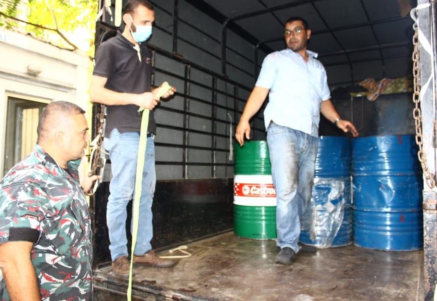 بالصور: ضبط مازوت مخزن على سطح في طريق الجديدة بالصور: ضبط مازوت مخزن على سطح في طريق الجديدة