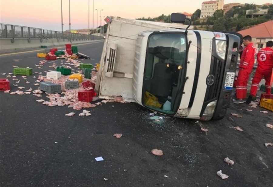 بالصور: جريحان بحادث سير مروع على طريق ضهر البيدر 